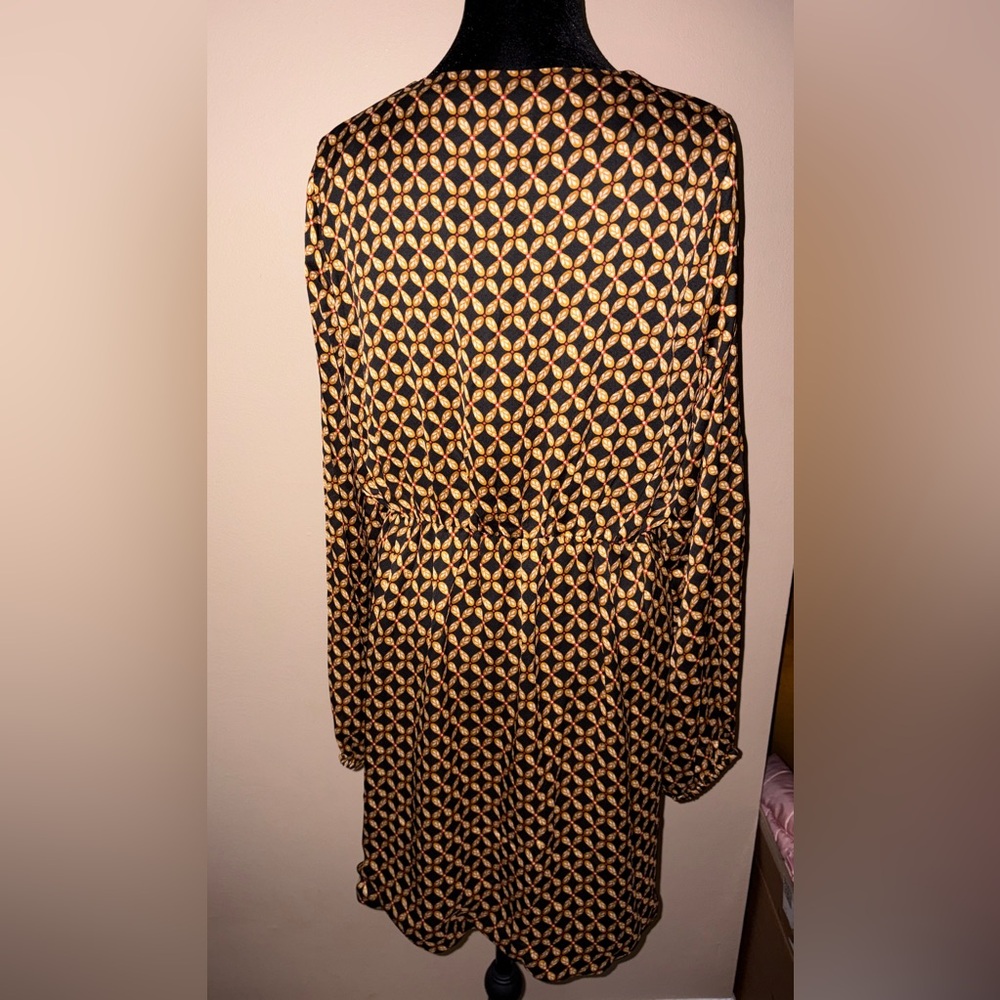 MINKPINK Black and Gold Geometric Mini Dress with cinched waistline NWT - Picture 7 of 7